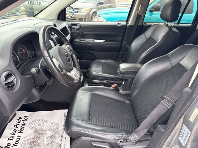Used 2017 Jeep Compass Latitude FWD image 17