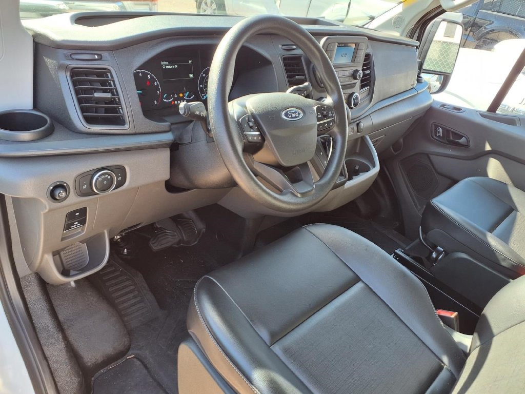 Used 2025 Ford Transit 150 Low Roof RWD image 4