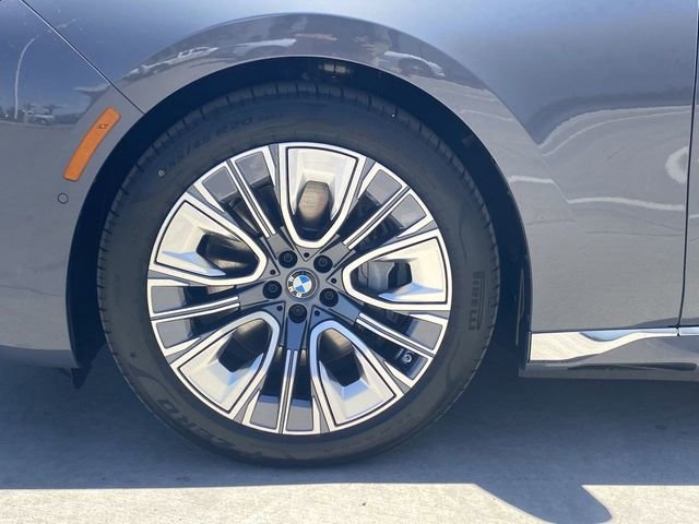 Used 2025 BMW i7 xDrive60 AWD/4WD image 10