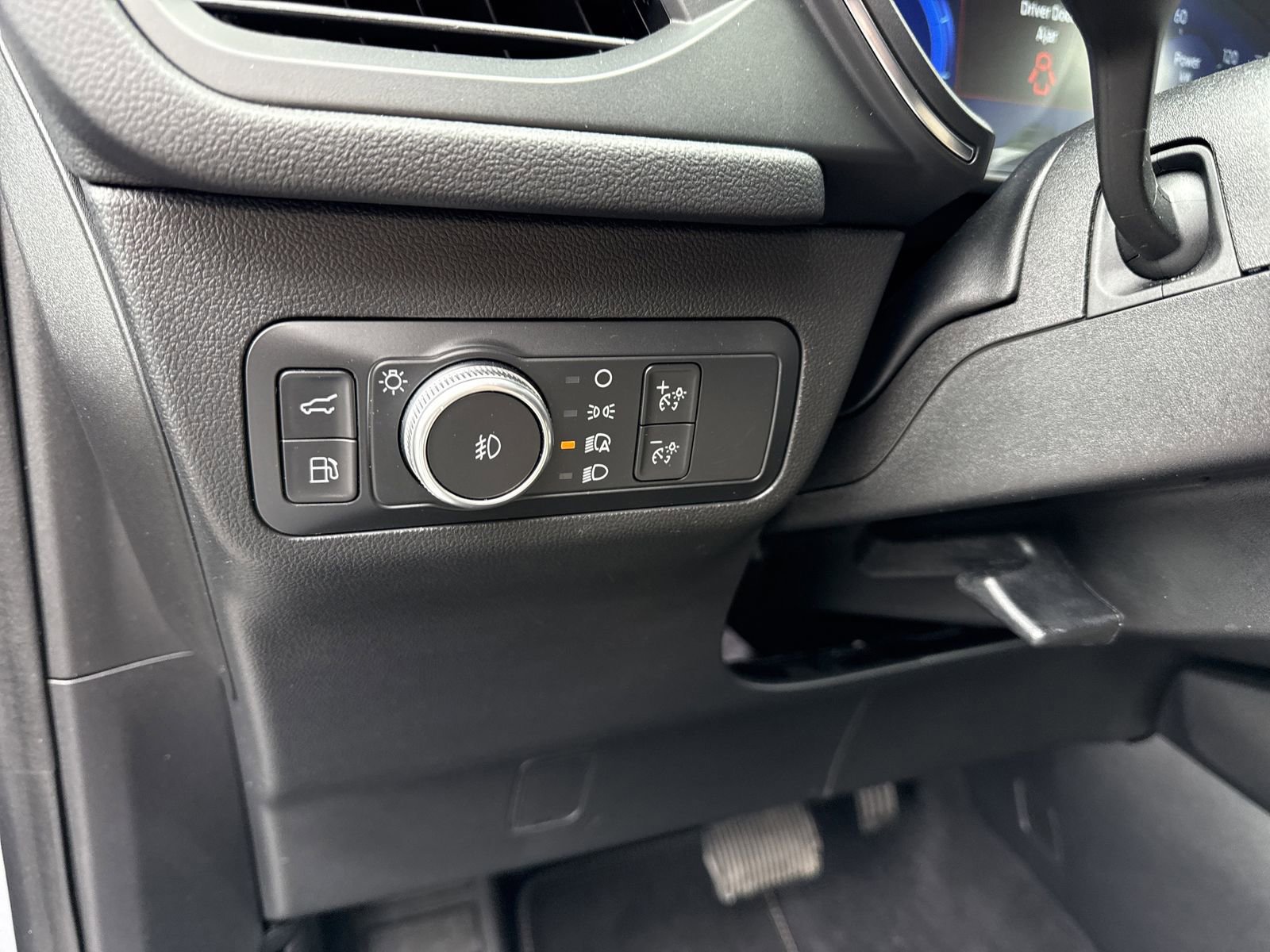Used 2022 Ford Escape Titanium w/ Titanium Premium Package FWD image 17