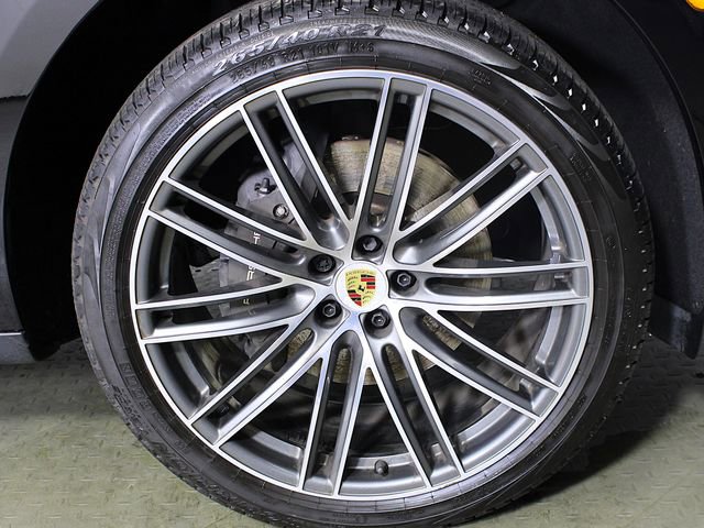 Certified 2024 Porsche Macan image 12