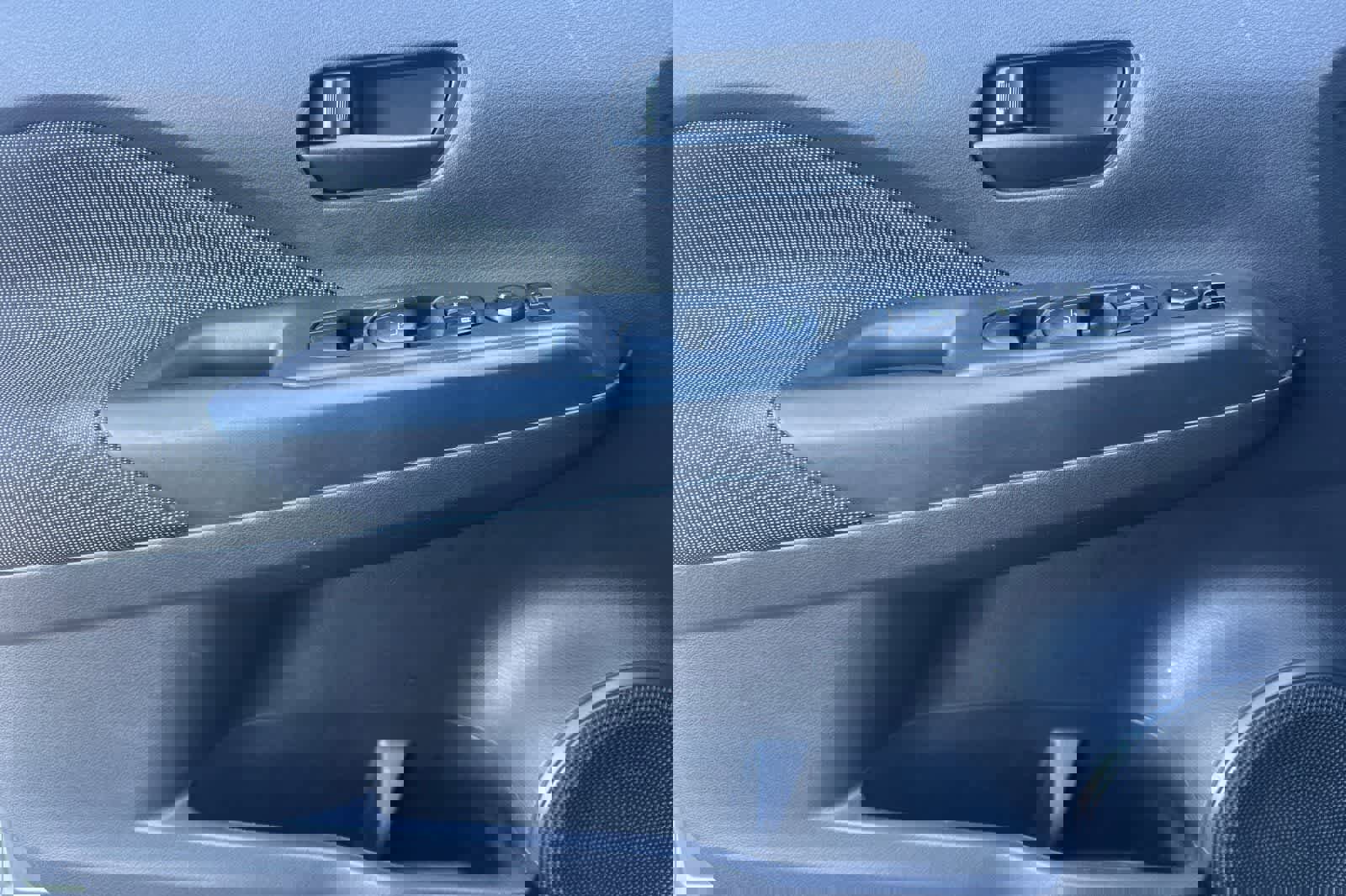 Used 2018 Nissan Kicks S FWD image 12