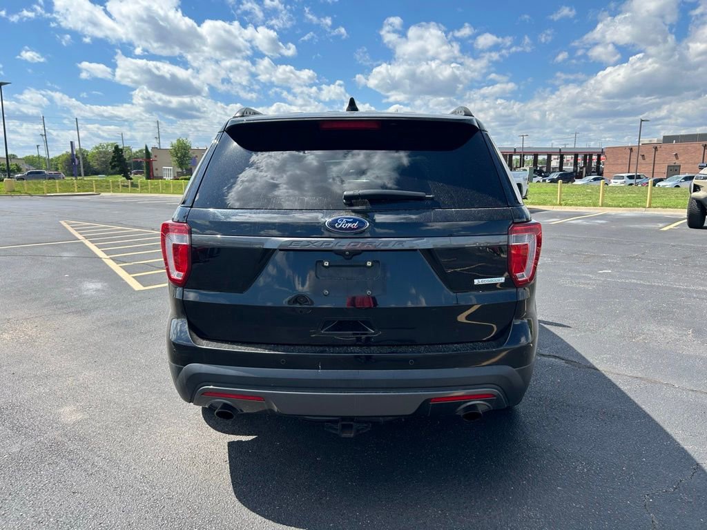 Used 2017 Ford Explorer XLT w/ Equipment Group 202A FWD image 10