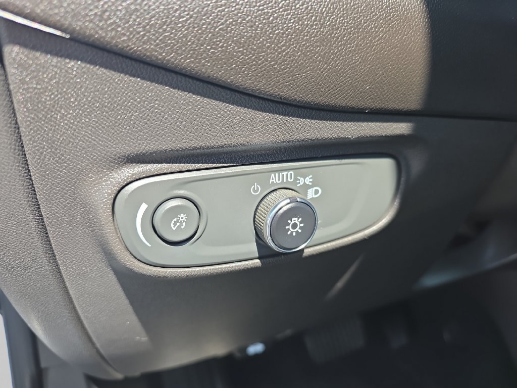 Used 2023 Chevrolet Equinox LS AWD/4WD image 14