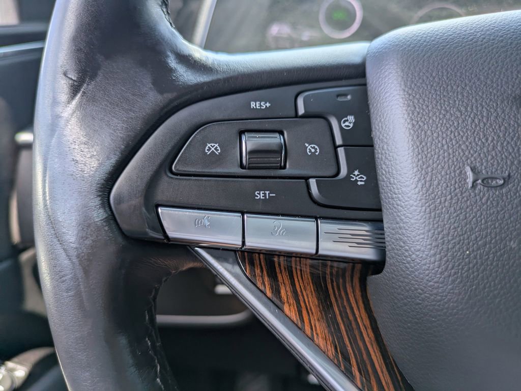 Used 2021 Cadillac Escalade Premium Luxury RWD image 30