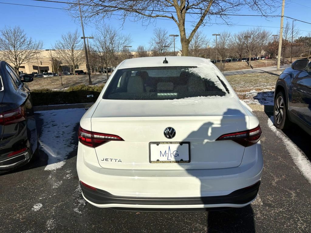 Used 2024 Volkswagen Jetta Sport image 5