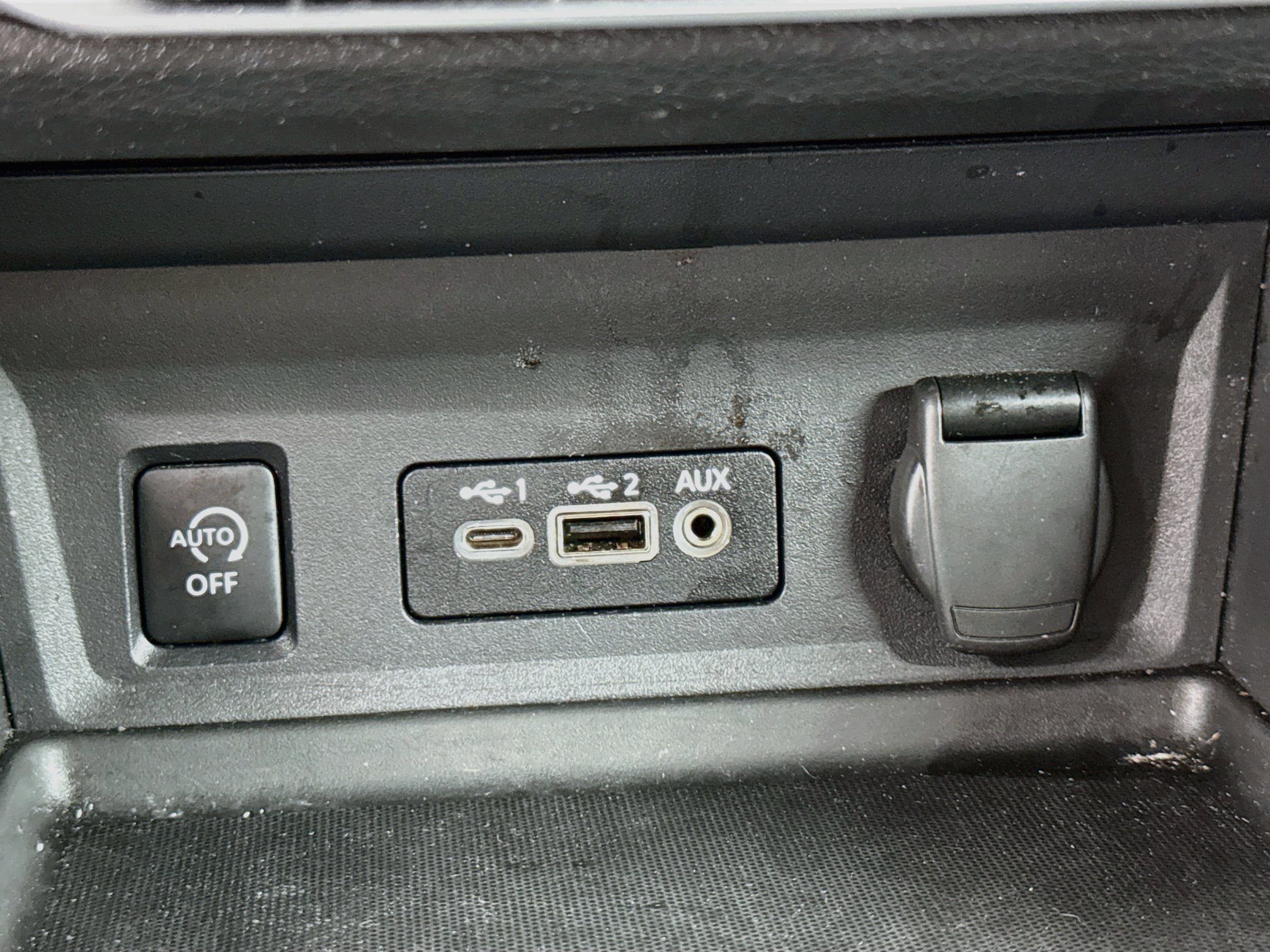 Used 2025 Nissan Sentra SR FWD image 25