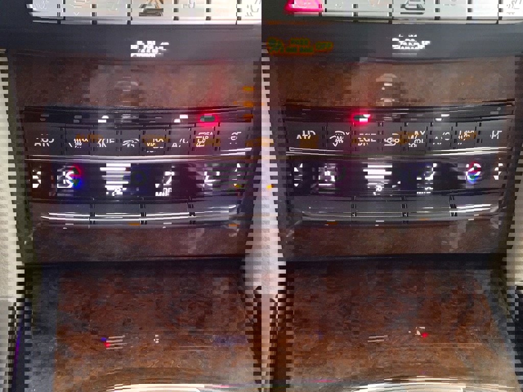 Used 2014 Mercedes-Benz E 350 Sedan image 26