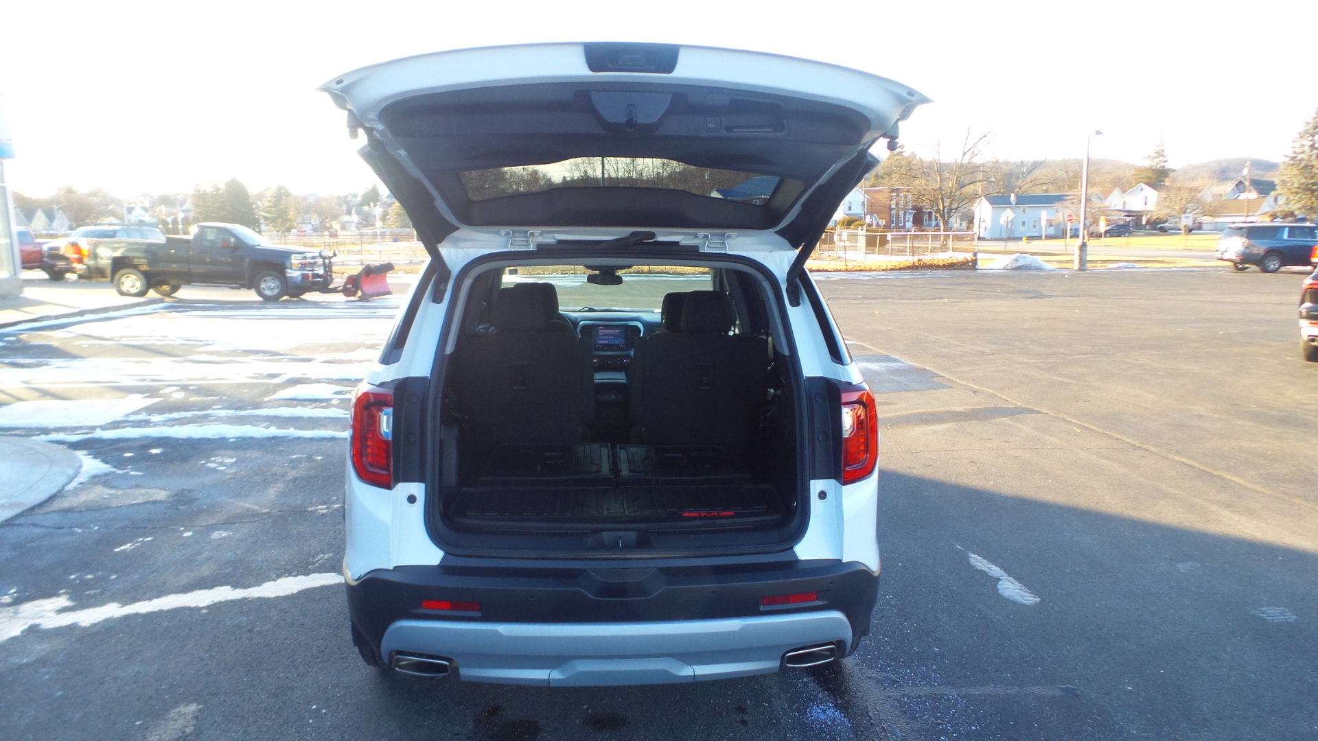 Used 2021 GMC Acadia SLE w/ Driver Convenience Package AWD/4WD image 9