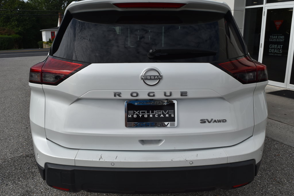 Used 2024 Nissan Rogue SV AWD/4WD image 6