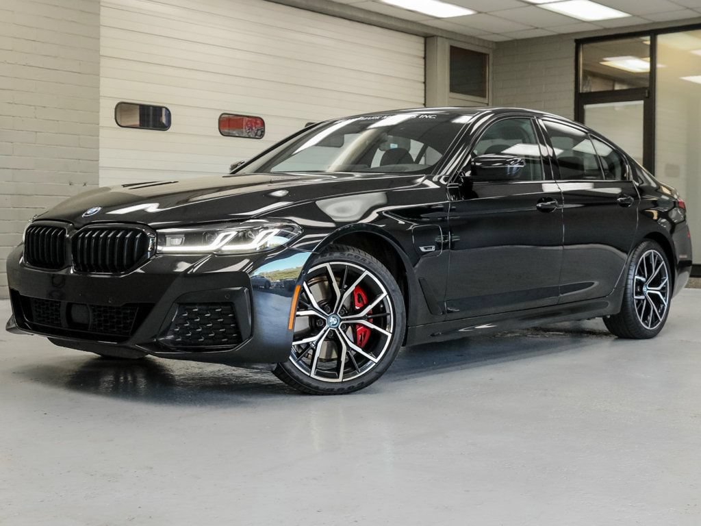 Used 2023 BMW 530e xDrive w/ Premium Package AWD/4WD image 2