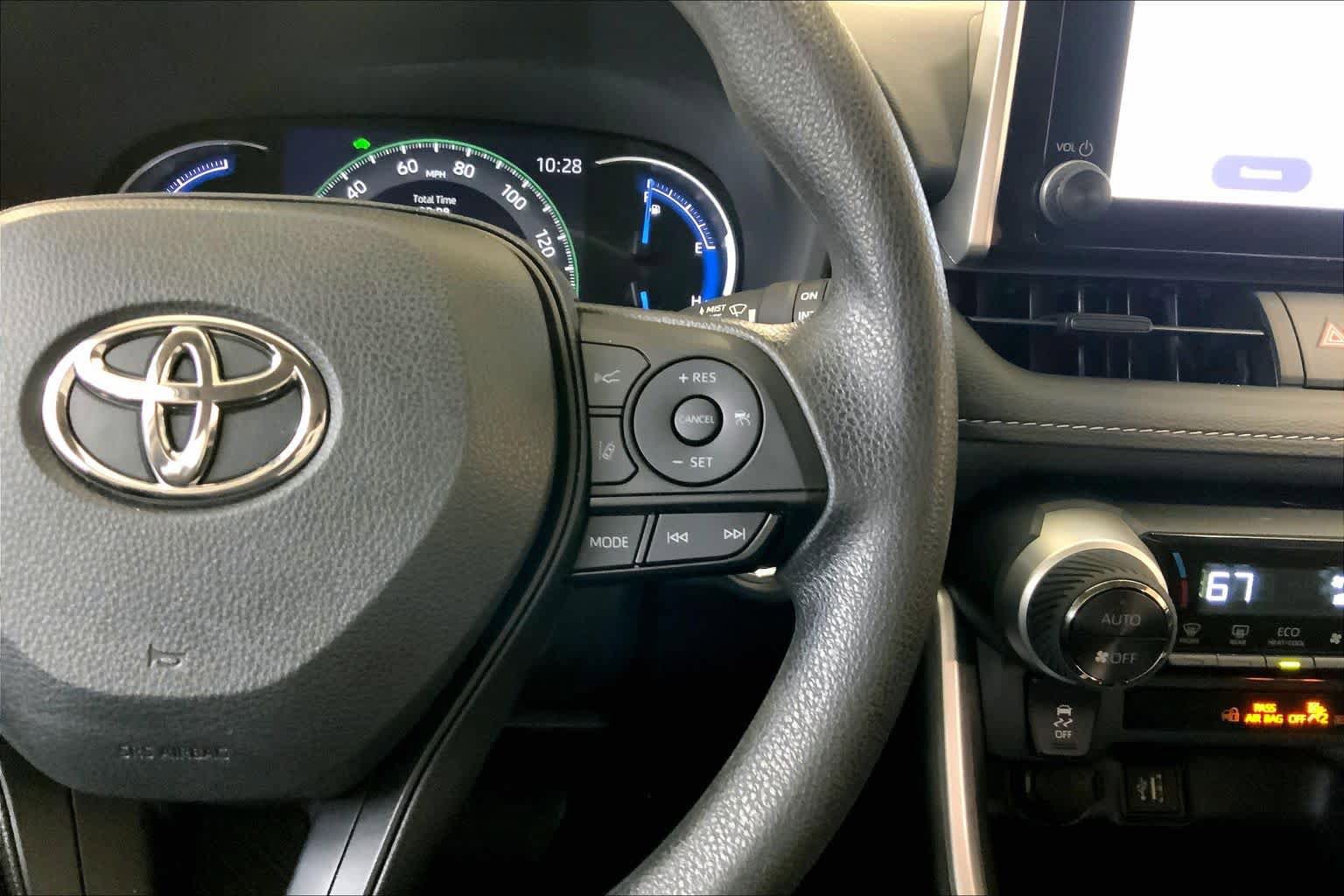 Used 2025 Toyota RAV4 XLE AWD/4WD image 24