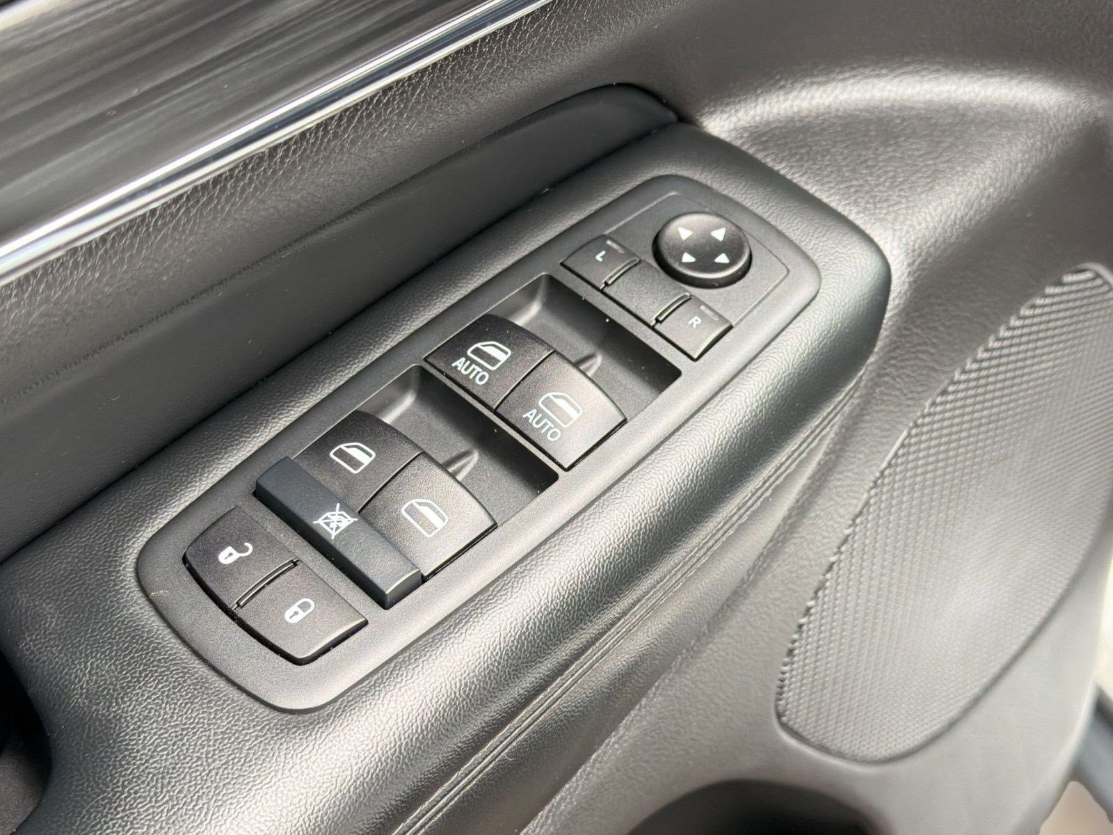 Used 2020 Jeep Grand Cherokee Limited AWD/4WD image 21