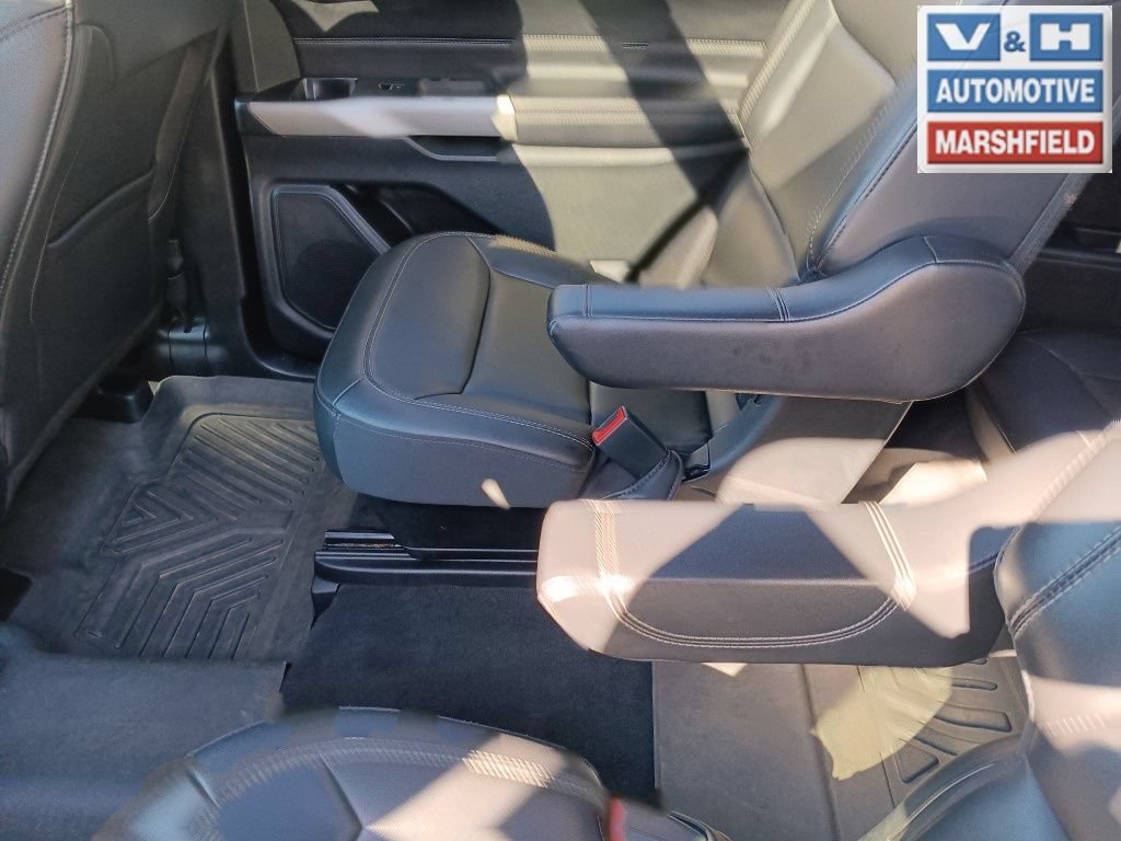 Used 2022 Ford Explorer XLT w/ Equipment Group 202A AWD/4WD image 21