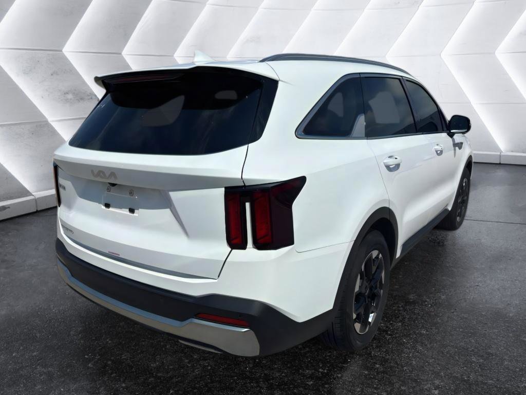 Used 2025 Kia Sorento S image 7
