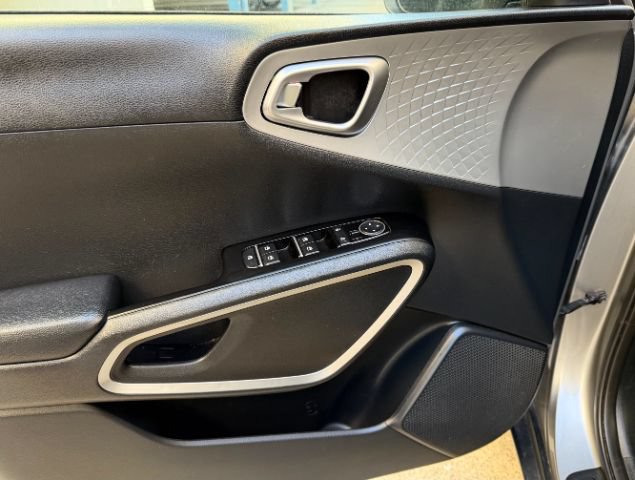 Used 2023 Kia Soul LX w/ Option Group 015 FWD image 23