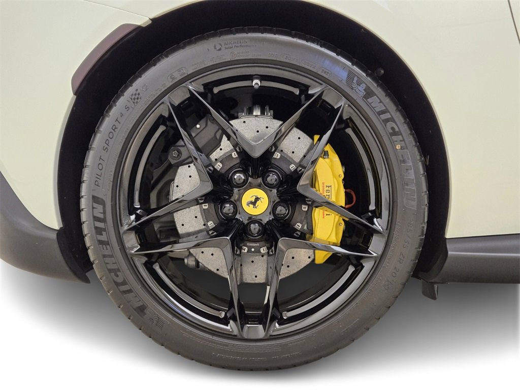 Used 2022 Ferrari Roma image 7