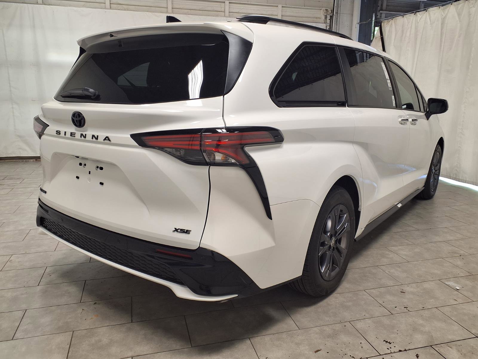 New 2026 Toyota Sienna XSE image 9