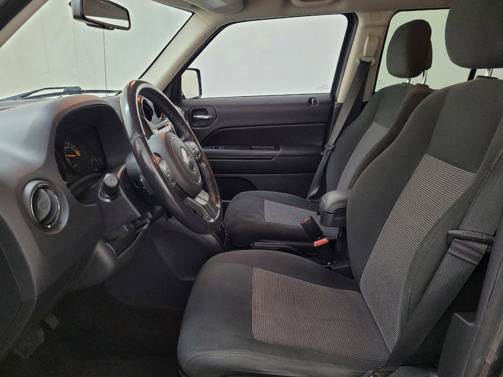 Used 2016 Jeep Patriot Latitude AWD/4WD image 17