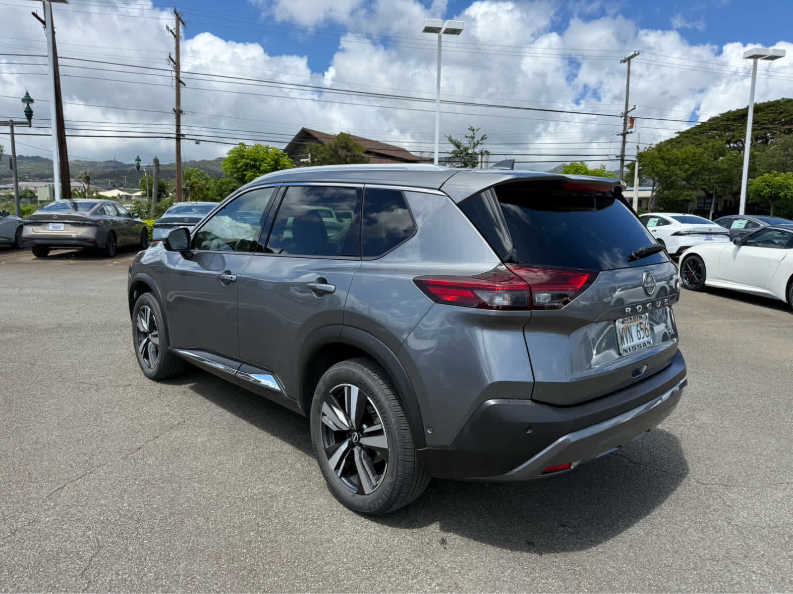 Used 2023 Nissan Rogue SL w/ SL Premium Package FWD image 4