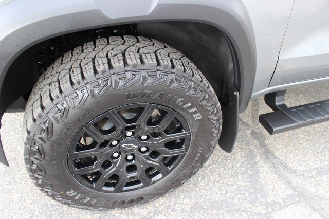 Used 2025 Chevrolet Colorado Trail Boss AWD/4WD image 3