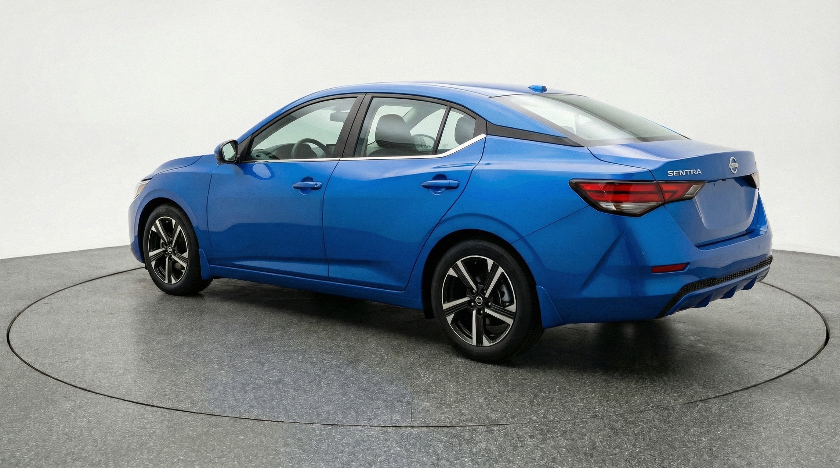 Used 2025 Nissan Sentra SV image 6