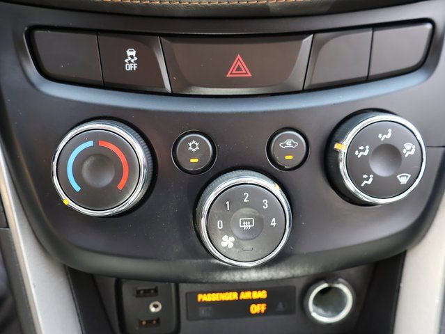 Certified 2020 Chevrolet Trax LT w/ Sun & Sound Package FWD image 25