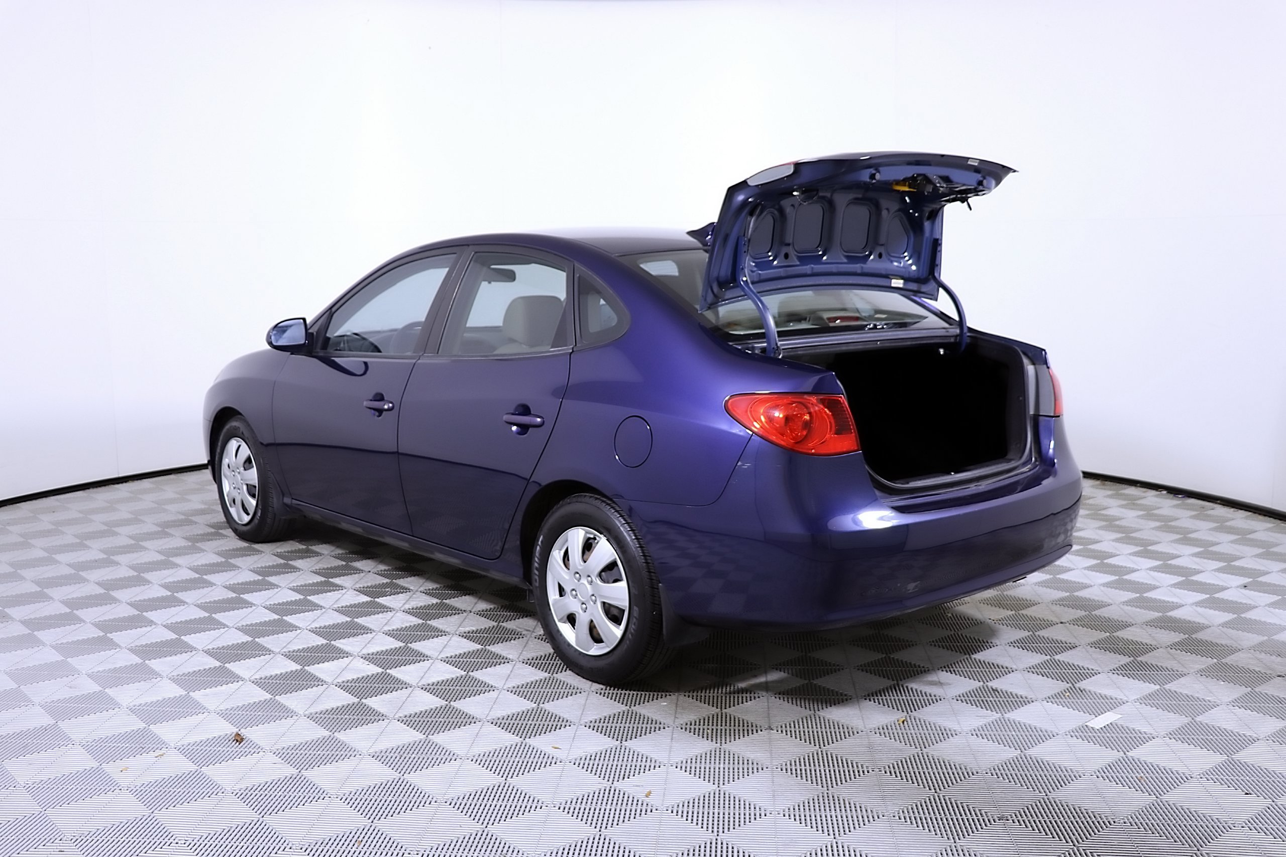 Used 2010 Hyundai Elantra GLS FWD image 10