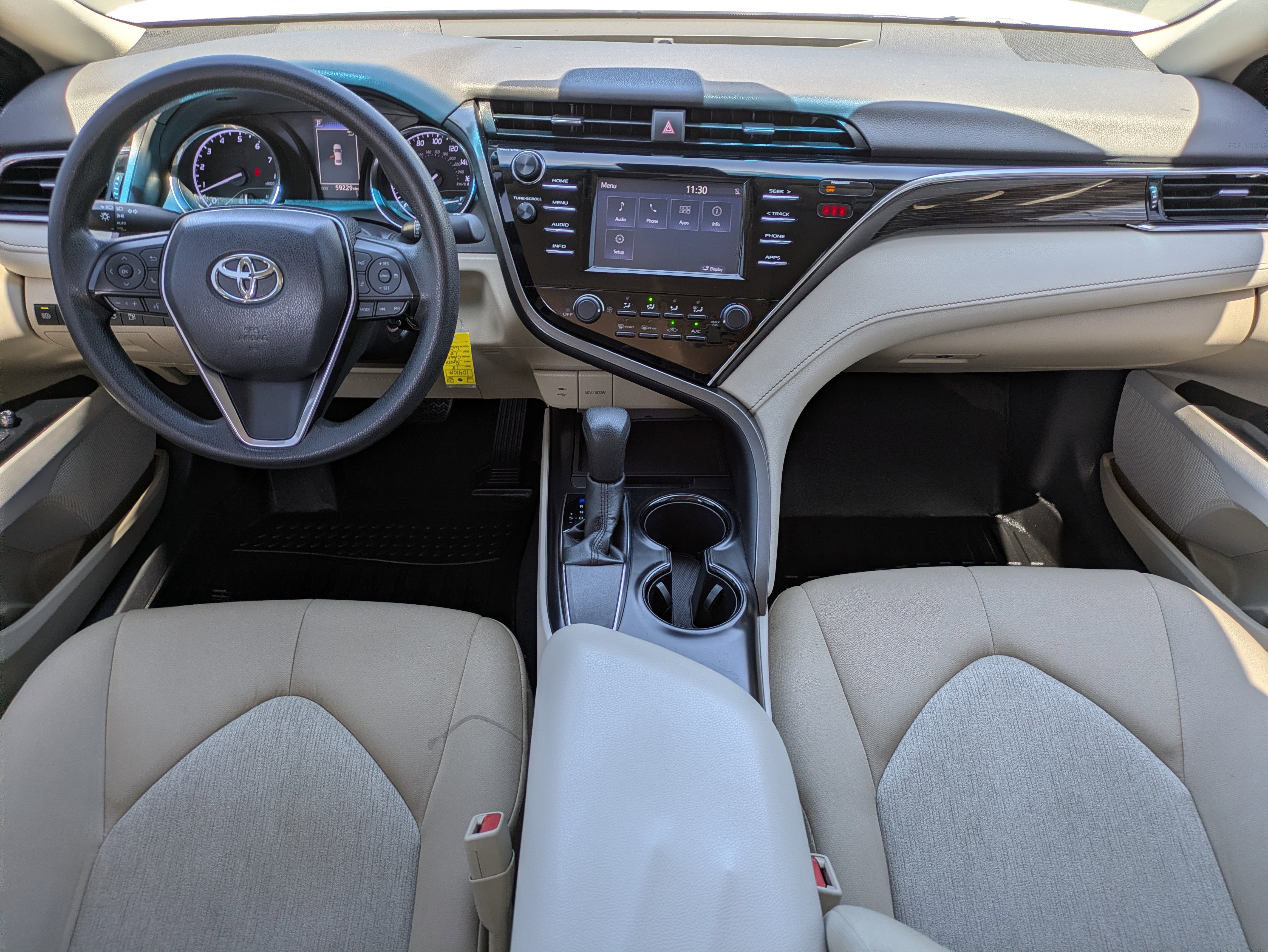Used 2018 Toyota Camry LE FWD image 11