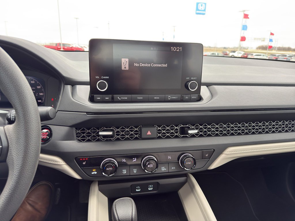 Used 2025 Honda Accord SE image 17