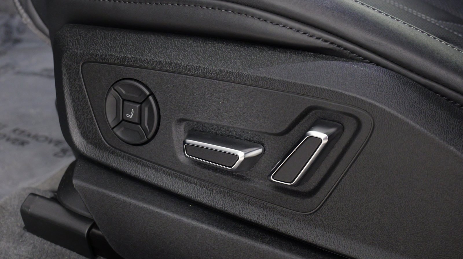 Used 2023 Audi e-tron Prestige w/ Prestige Package image 44