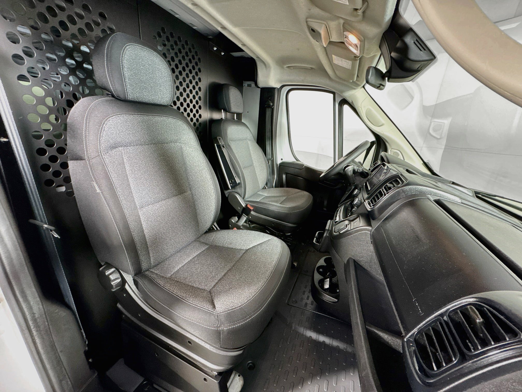 Used 2025 RAM ProMaster 2500 w/ U-Haul Equipment Group FWD image 24