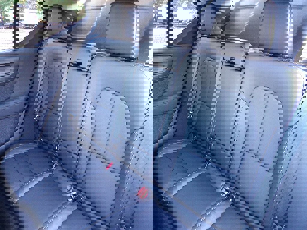 Certified 2024 Volvo XC40 B5 Plus w/ Protection Package Premier image 27