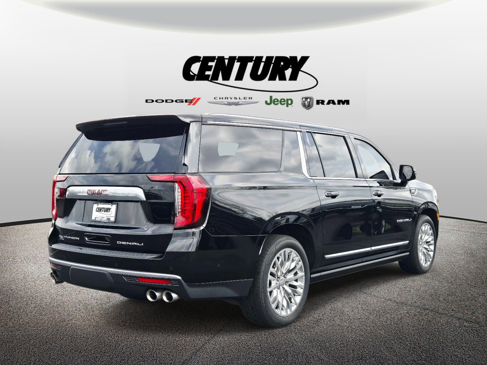 Used 2023 GMC Yukon XL Denali w/ Denali Reserve Package image 4