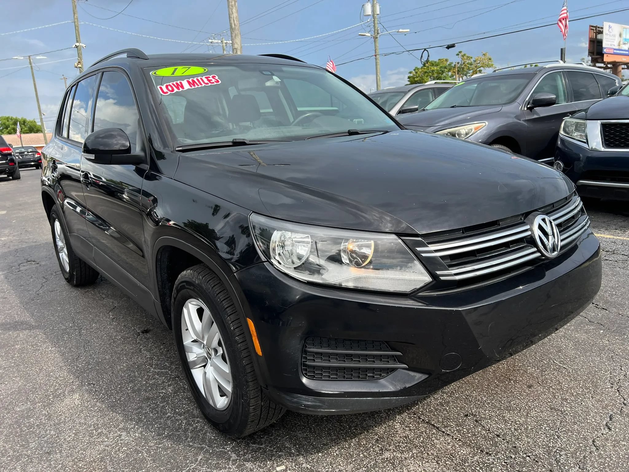 Used 2017 Volkswagen Tiguan S FWD image 4