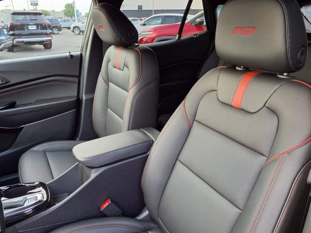 New 2025 Chevrolet Trax RS w/ Driver Confidence Package image 12