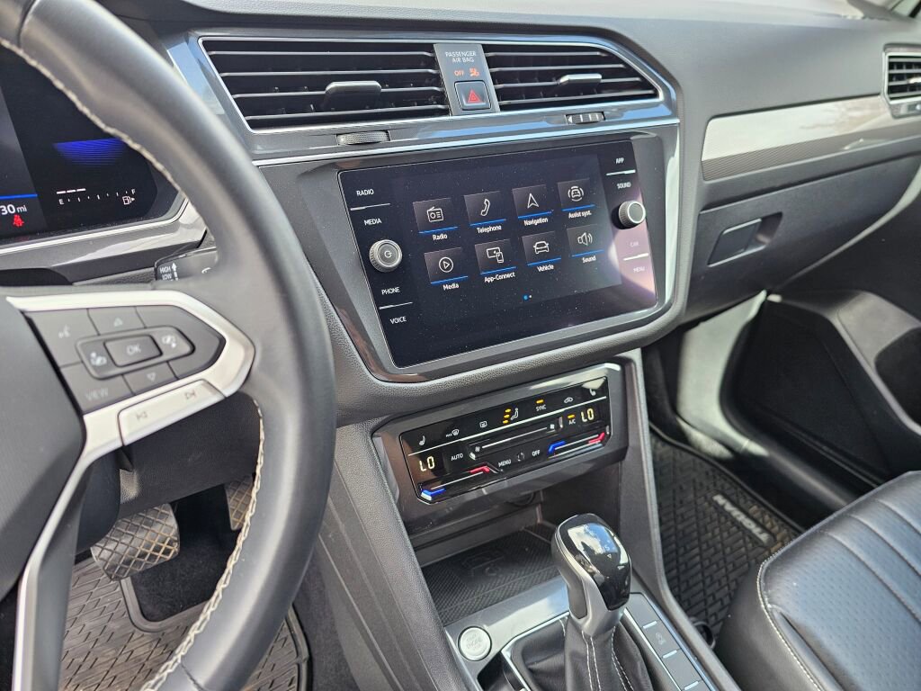 Used 2022 Volkswagen Tiguan SE image 27