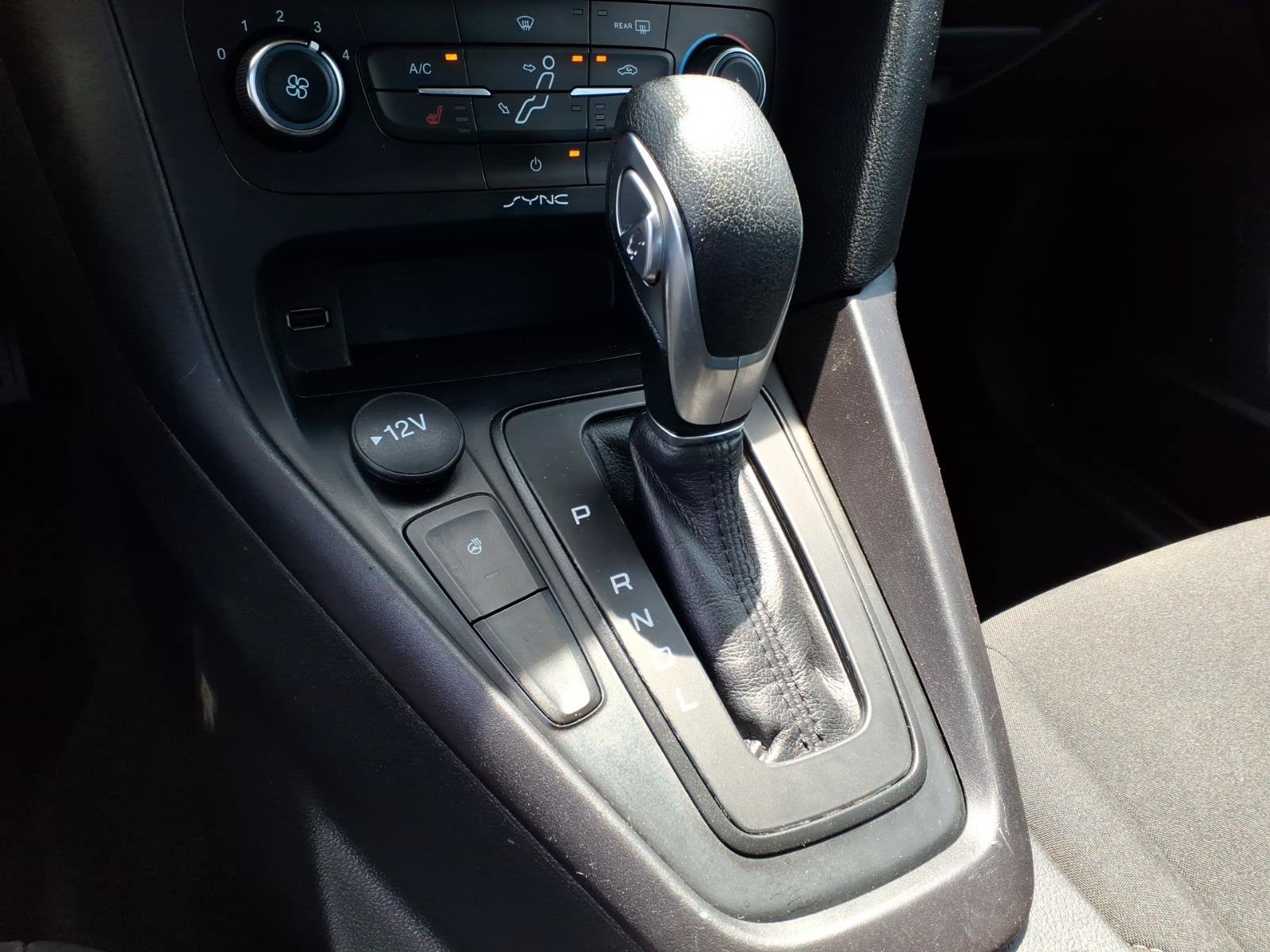 Used 2018 Ford Focus SE w/ Cold Weather Package FWD image 21