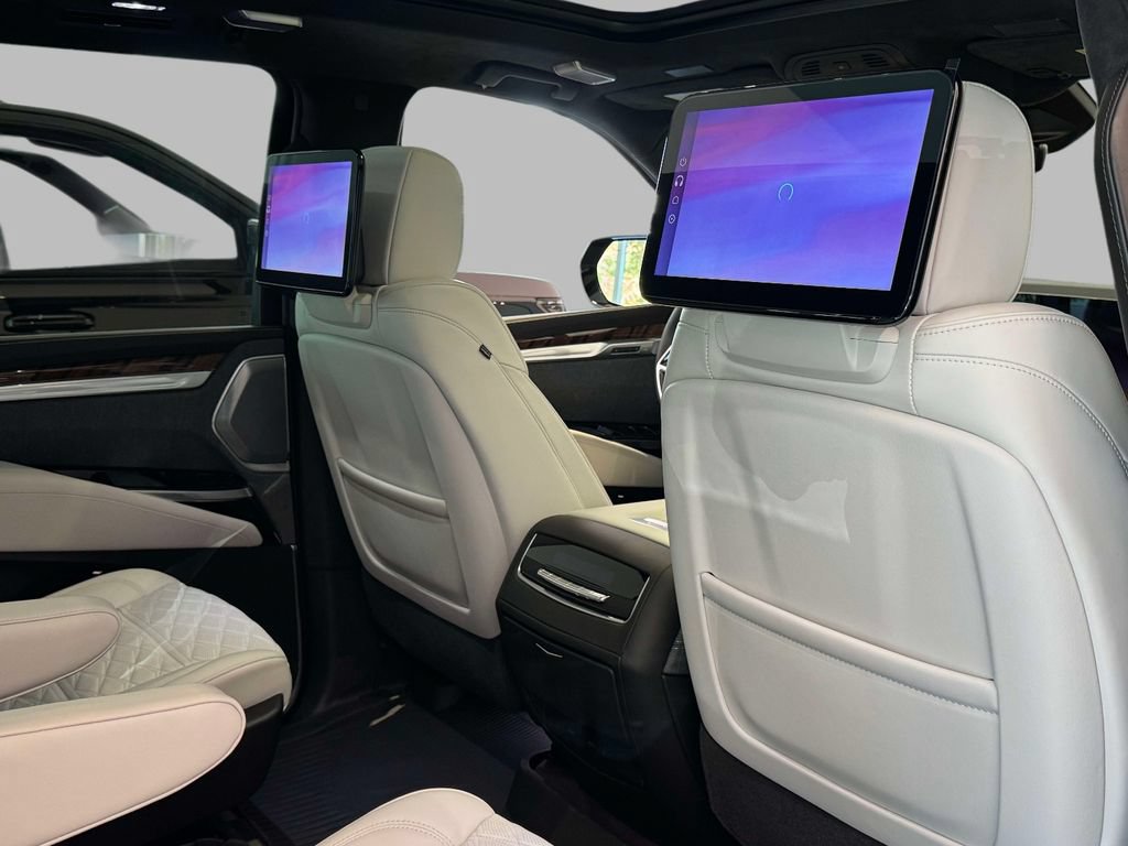 Used 2026 Cadillac Escalade ESV Platinum Sport w/ LPO, Floor Liner Package AWD/4WD image 17