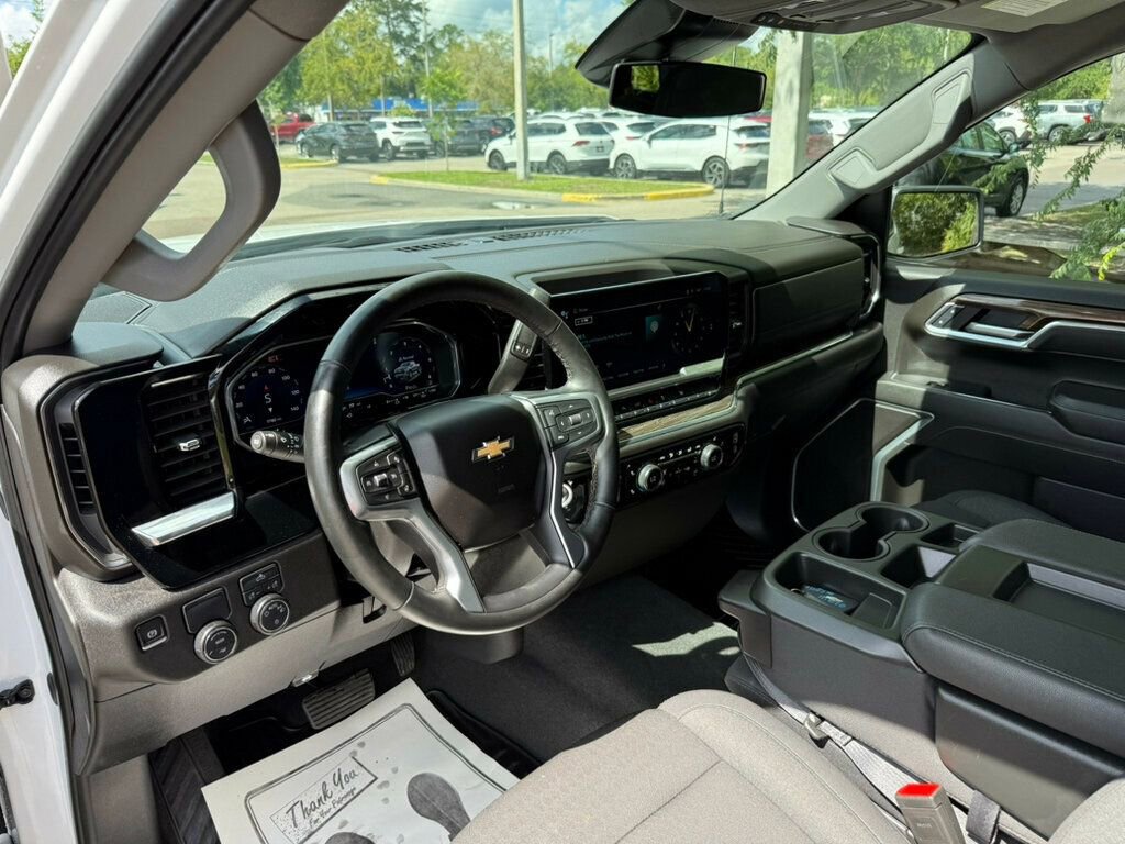 Used 2025 Chevrolet Silverado 1500 LT image 3