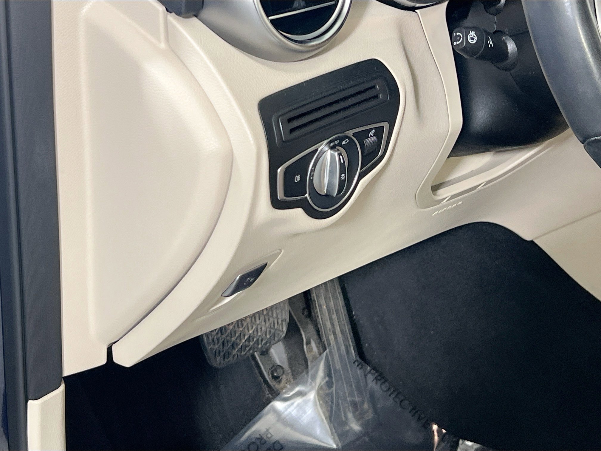 Used 2022 Mercedes-Benz GLC 300 4MATIC image 10