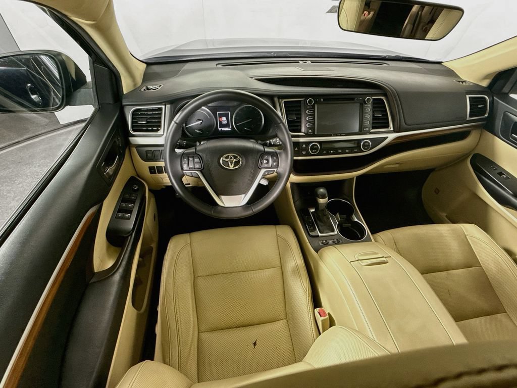 Certified 2019 Toyota Highlander Limited AWD/4WD image 21