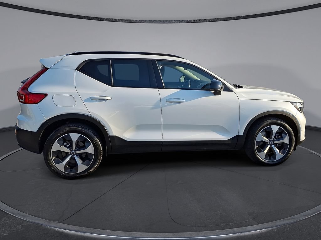Certified 2026 Volvo XC40 B5 Plus AWD/4WD image 32