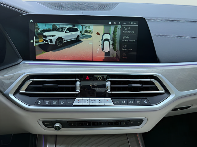 Used 2022 BMW X7 xDrive40i w/ M Sport Package AWD/4WD image 24