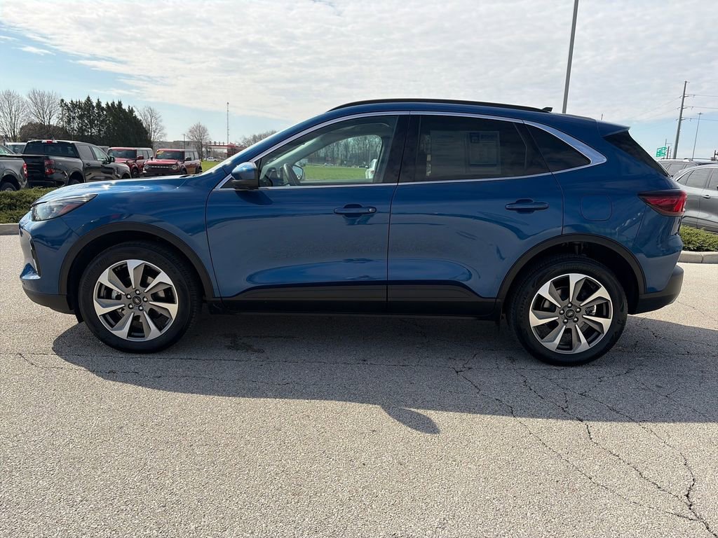 Used 2023 Ford Escape Platinum AWD/4WD image 4