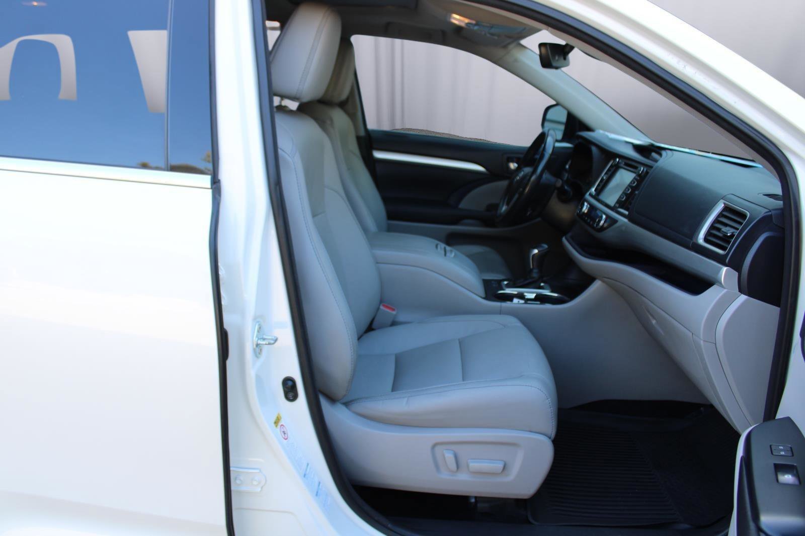 Used 2017 Toyota Highlander XLE image 38