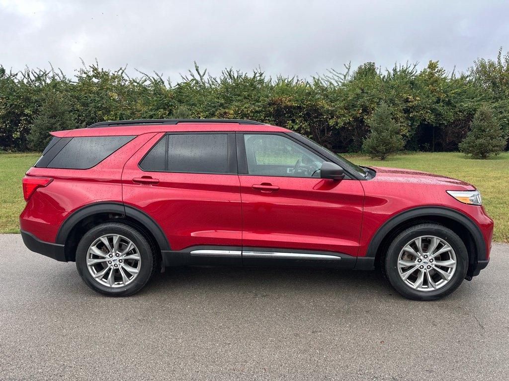 Used 2023 Ford Explorer XLT w/ Equipment Group 202A AWD/4WD image 12