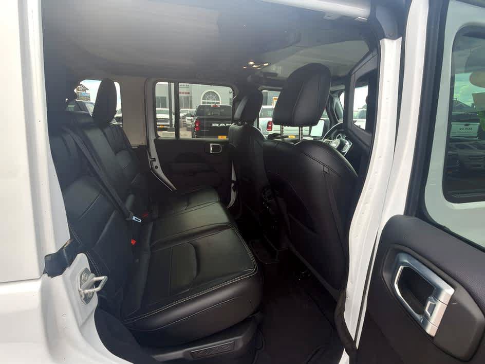 Used 2021 Jeep Wrangler Unlimited Sahara w/ Cold Weather Group AWD/4WD image 26