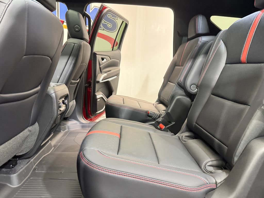 New 2026 Chevrolet Traverse RS w/ LPO, Floor Liner Package AWD/4WD image 10