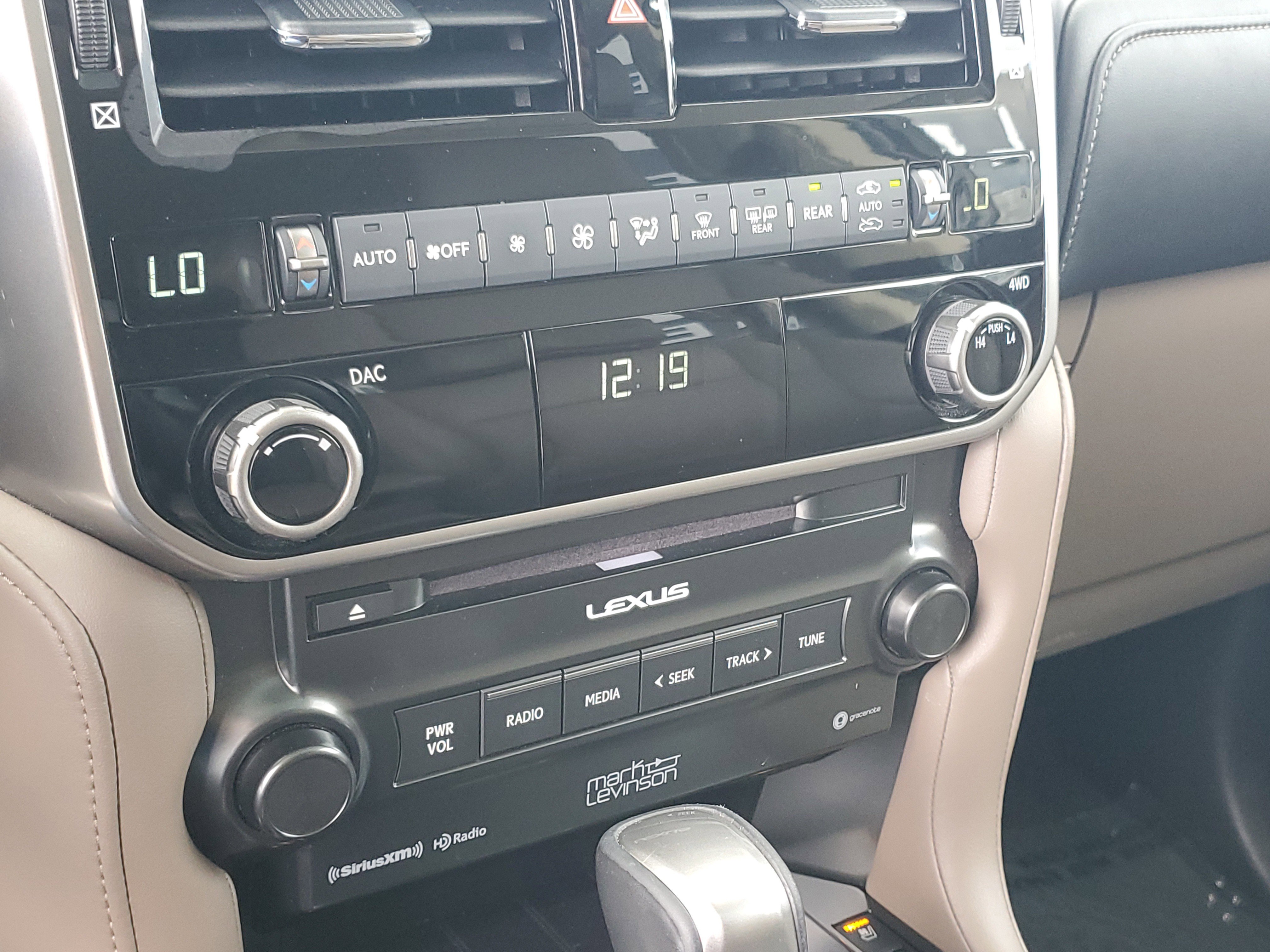 Used 2022 Lexus GX 460 Premium w/ Accessory Package image 25